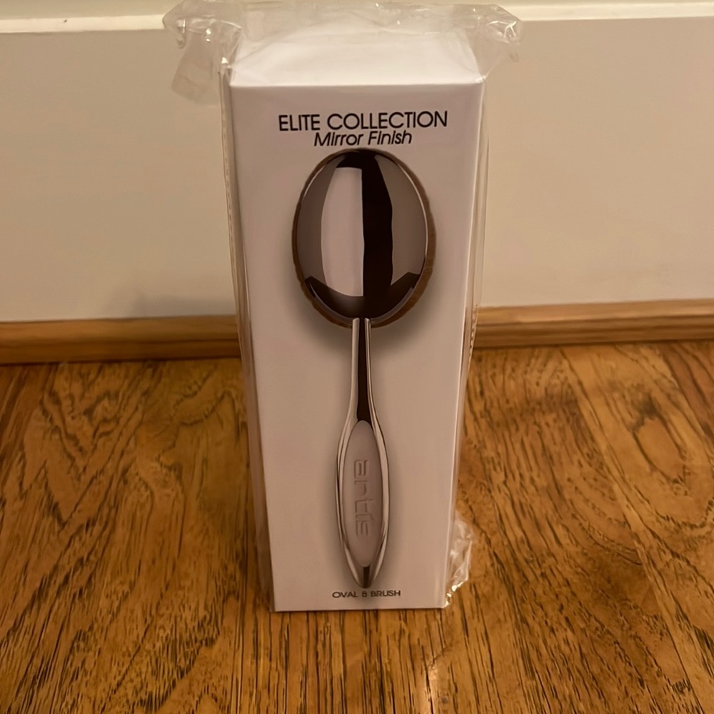 Artis Oval 8 brush    -  elite collection mirror finish